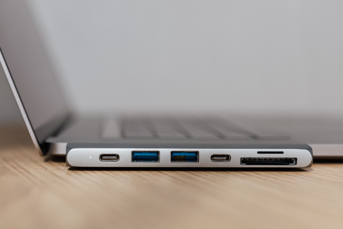 แท่นระบายความร้อนพร้อมช่อง USB Hub ในตัว