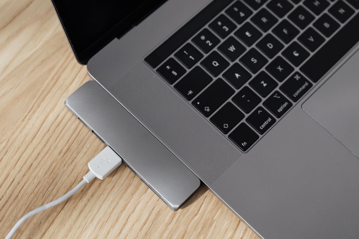 USB-C Hub พร้อม Power Delivery ชาร์จโน้ตบุ๊กได้
